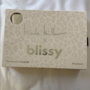 Blissy x Nicole Miller 100% Mulberry Silk Standard Pillow Case
